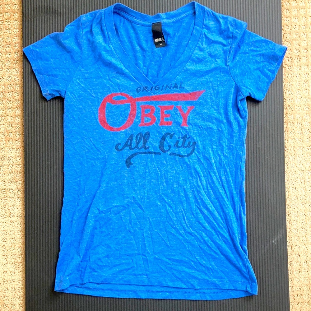 Obey tee